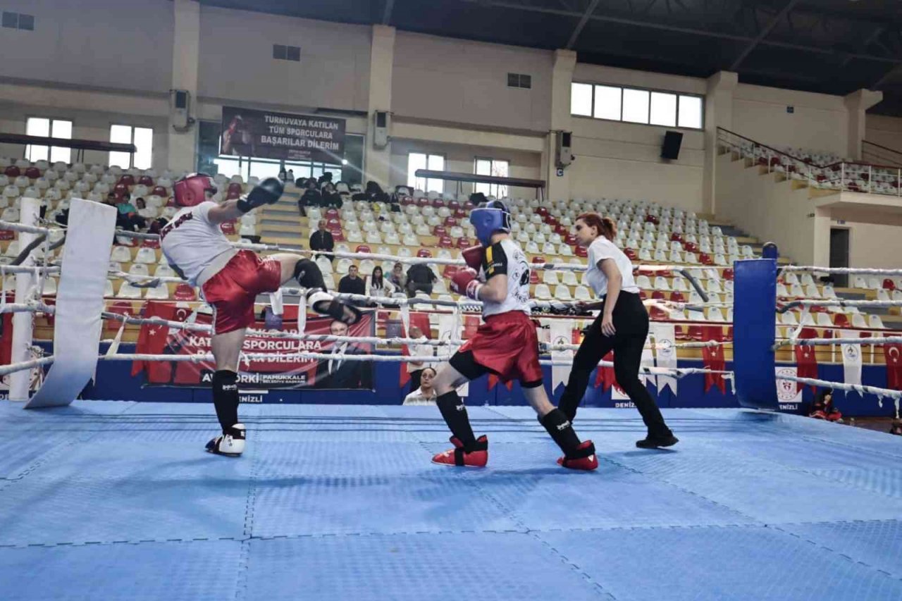 Nefes kesen kick boks heyecanı Denizli’de yaşandı