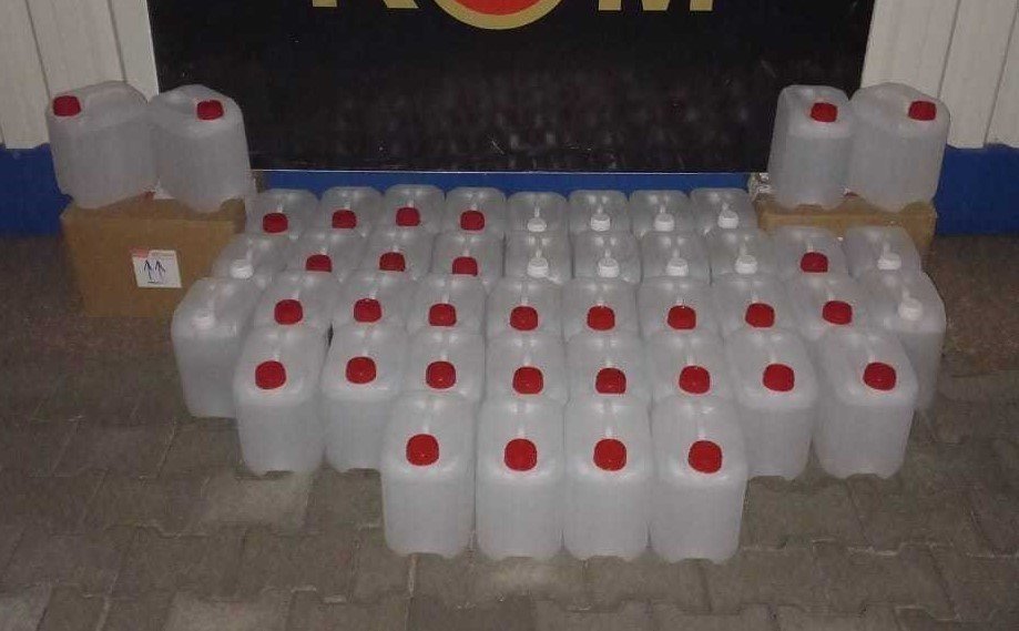 Tütün ve alkol kaçakçılığı yapan 3 şüpheli yakalandı