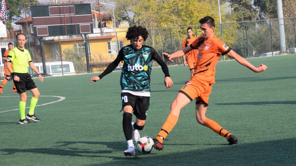 Yeşil Çivril Belediyespor yenilmezlik unvanını koruyor