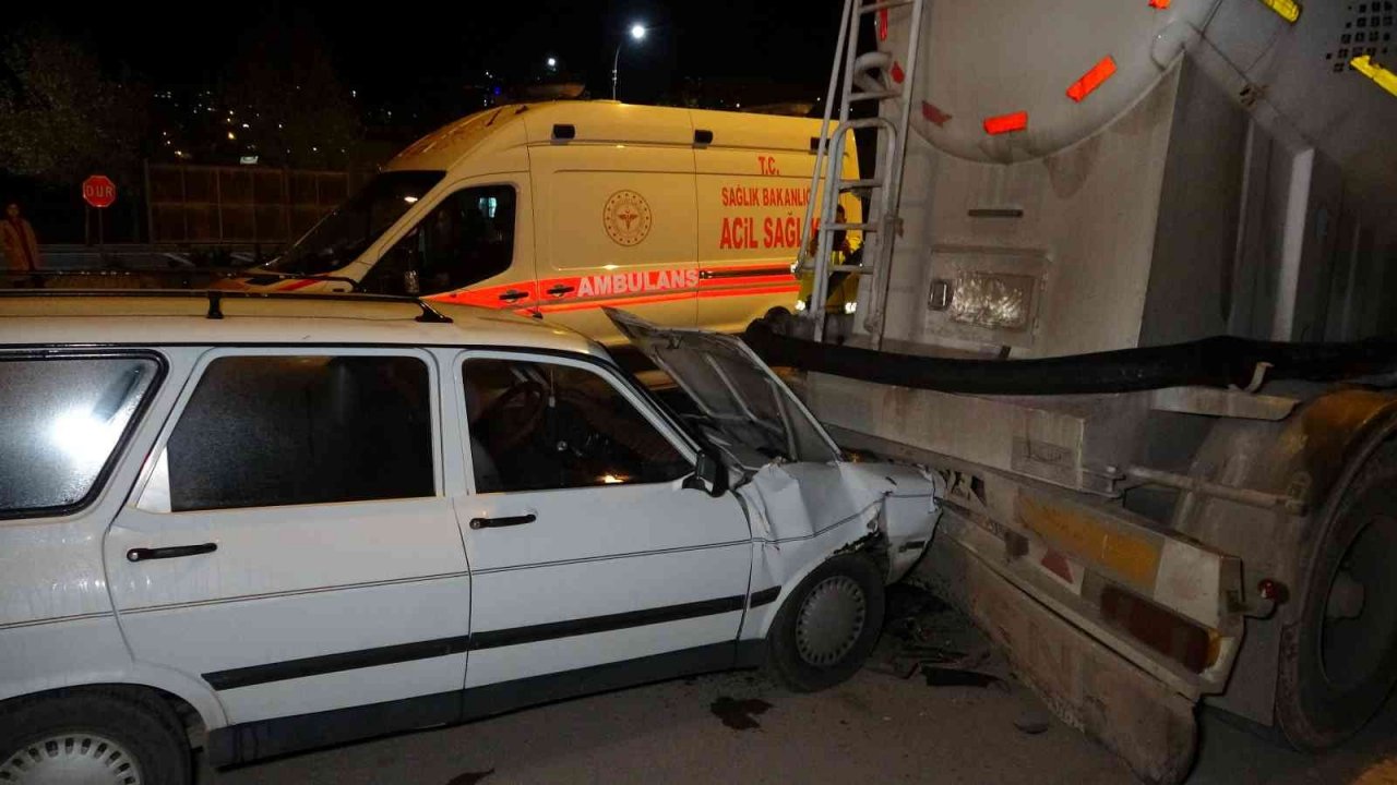 Elazığ’da otomobil beton mikserine çarptı: 1 yaralı