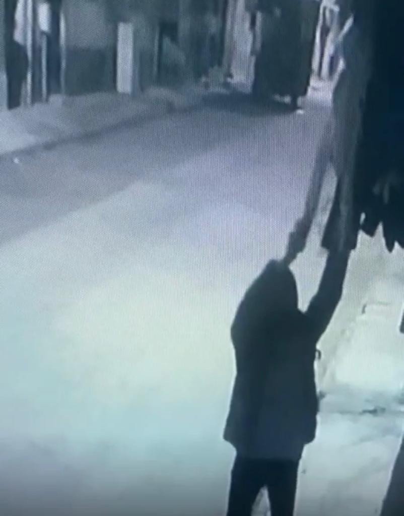 Bu hırsızların hedefi asılı kıyafetler oldu