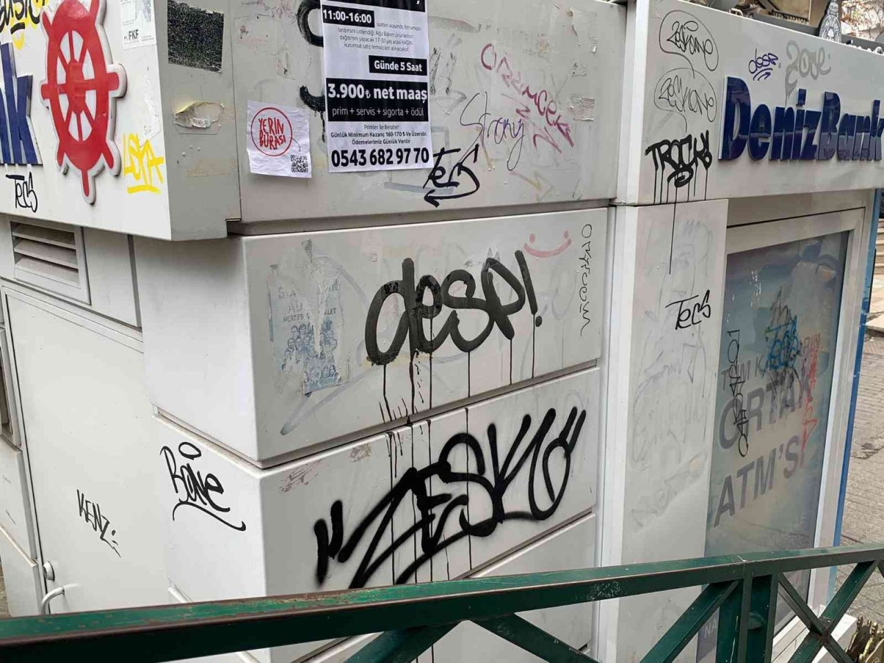 ATM’ler vandalların hedefi oldu