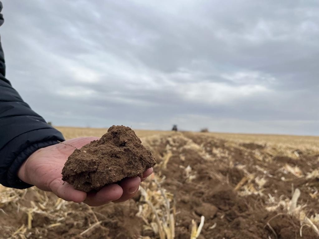 Çiftçilerin sıkı toprakta zorlu nadas mesaisi başladı
