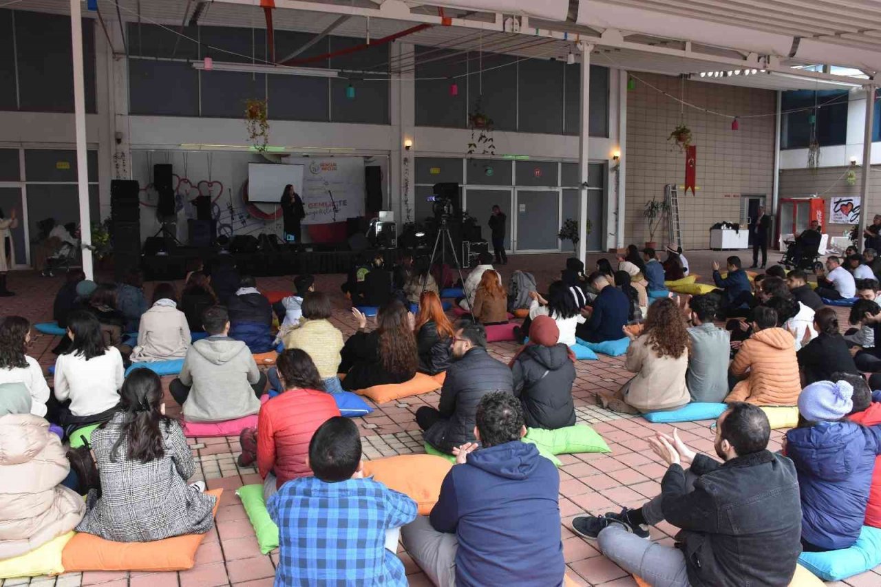 Gemlik’te gençler Gönüllülük Festivali’nde bir araya geldi