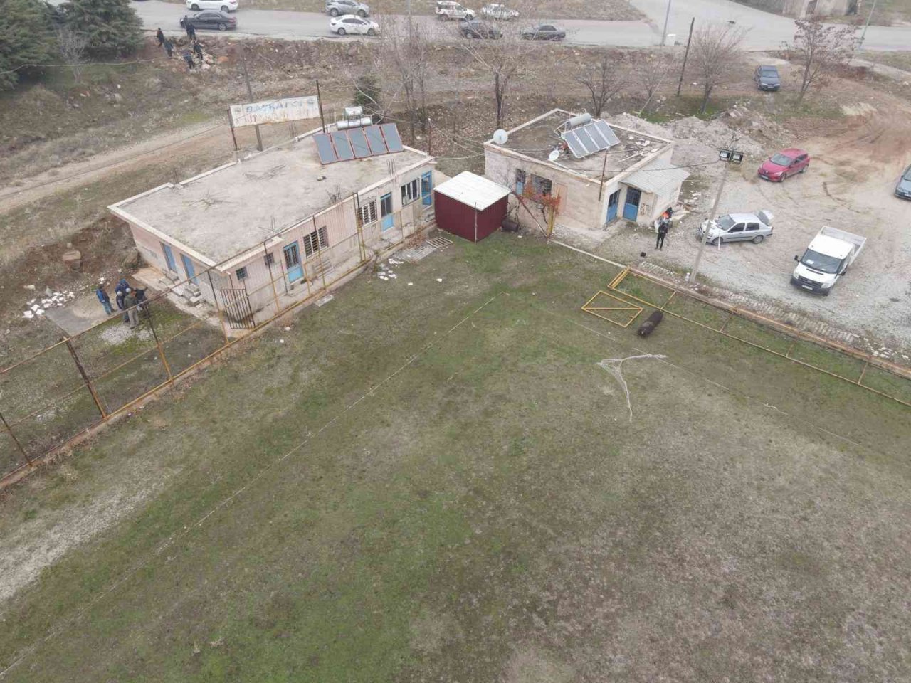 Atıl hale gelen futbol sahası yeniden hizmete kazandırılıyor