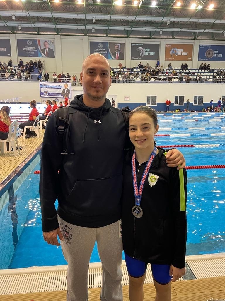 Genç yüzücüler umut verdi