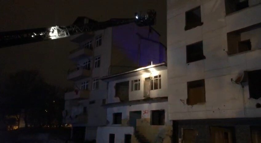 Pendik’te metruk binada korkutan yangın