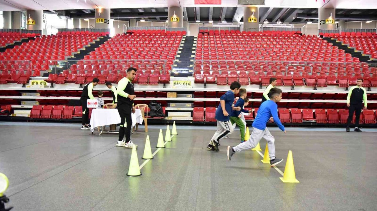 Büyükşehir’in yetenek testine 220 çocuk katıldı