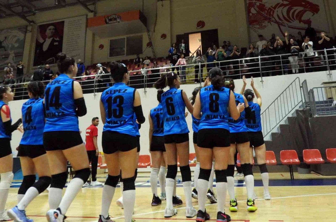 Kepez’in kadın voleybolcularından final gibi galibiyet