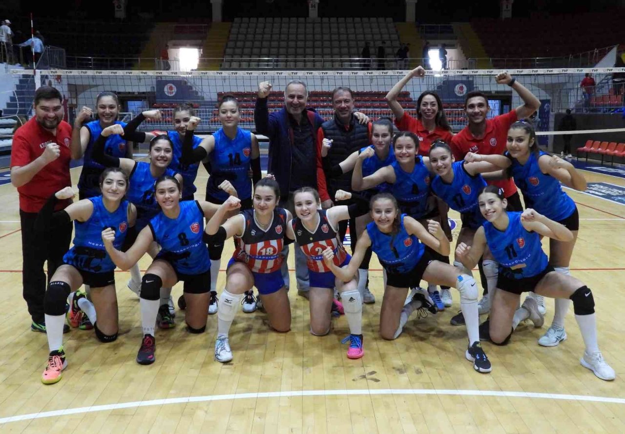 Kepez’in kadın voleybolcularından final gibi galibiyet