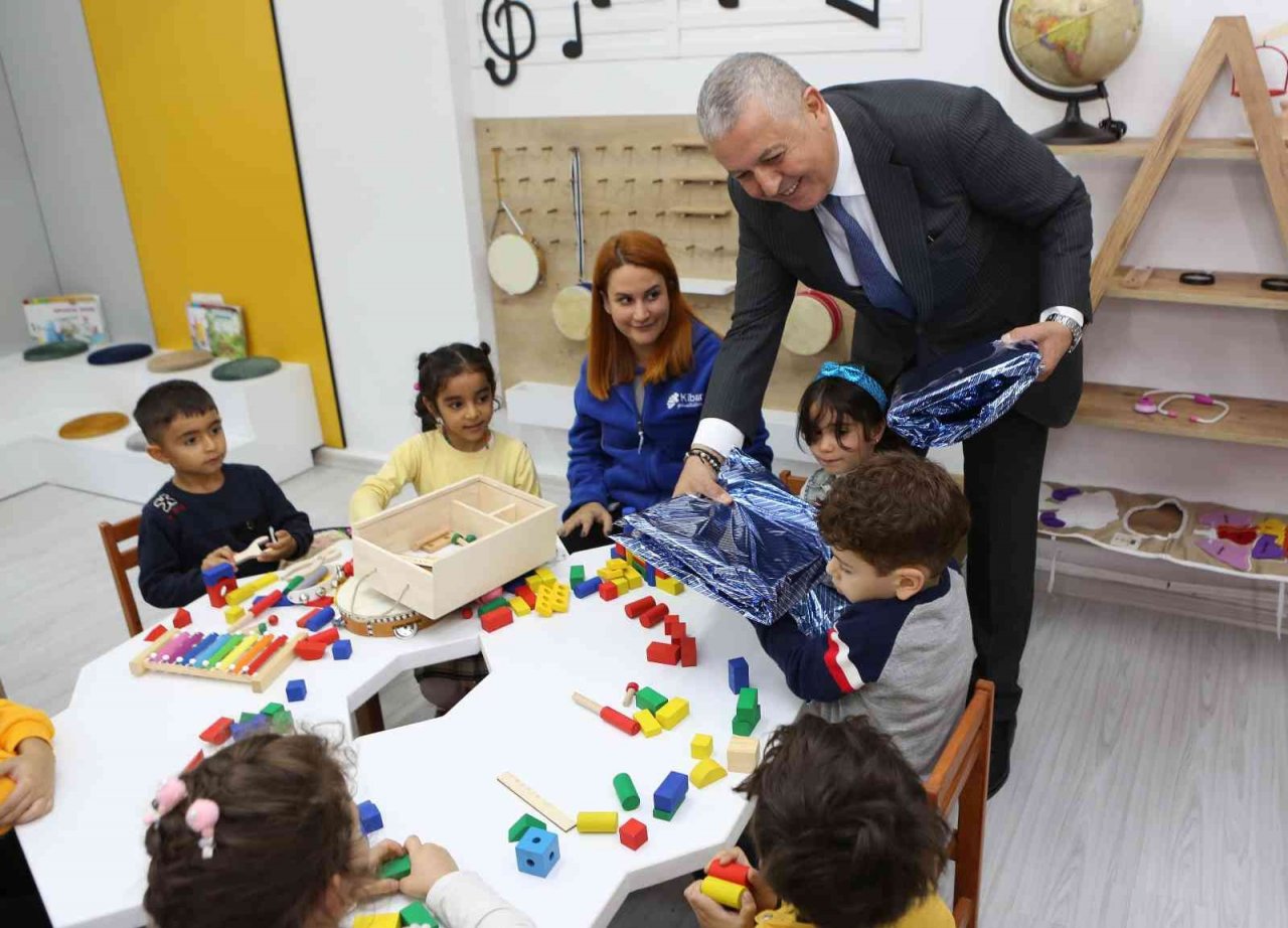 Kibar Gönüllüleri’nden 4 okula destek