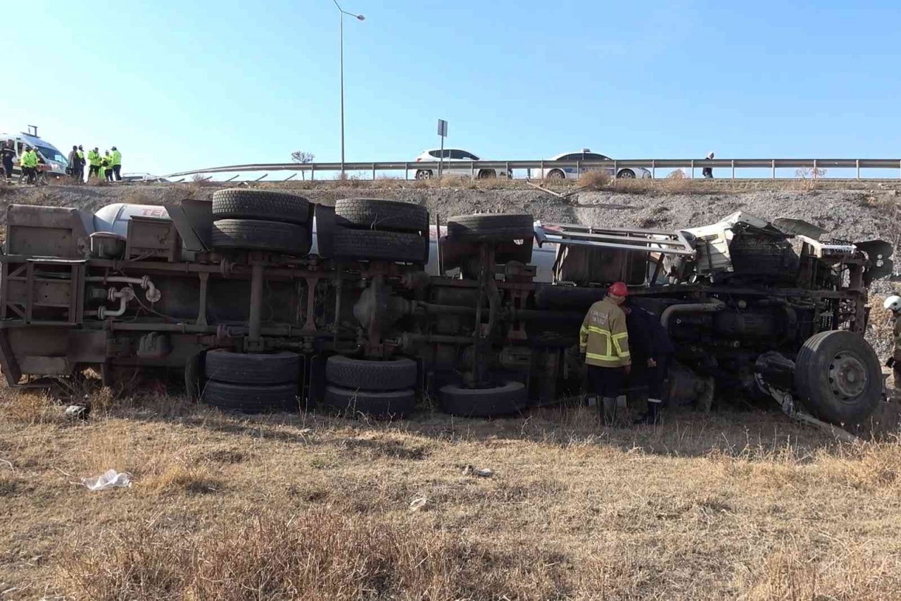 Kırıkkale’de LPG yüklü tanker devrildi: Sürücü hayatını kaybetti