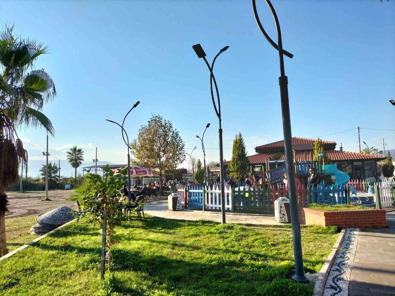 Köyceğiz’de vatandaşlar sıcak havanın keyfini çıkardı