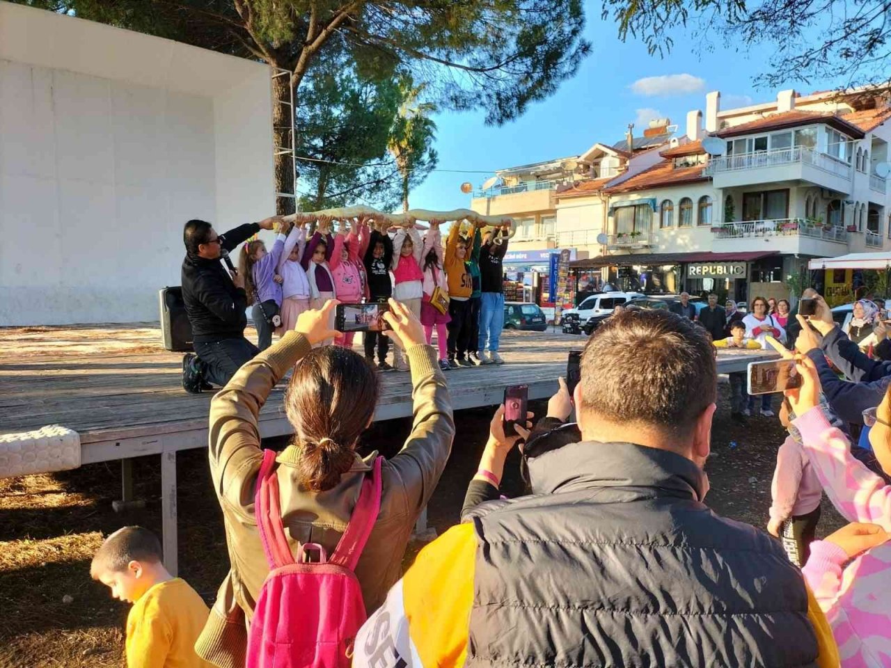 Köyceğiz’de vatandaşlar sıcak havanın keyfini çıkardı