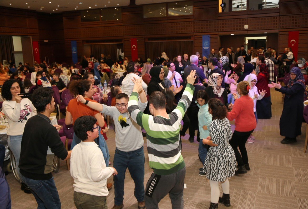 Küçükçekmece’de engelsiz yaşama destek yemeği