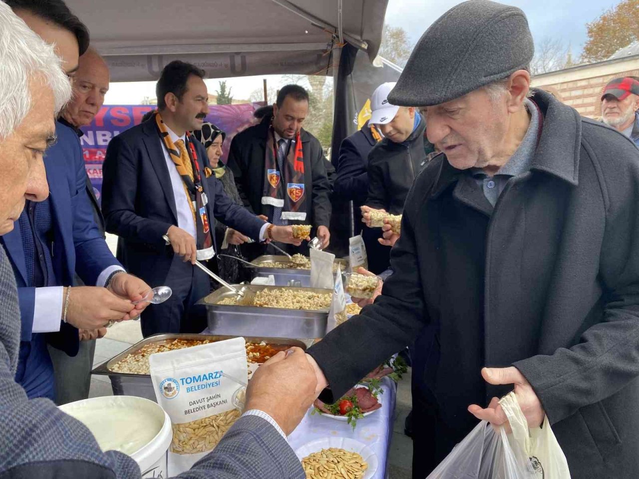 Üsküdar’da vatandaşlara Kayseri’nin meşhur yöresel tatları ikram edildi