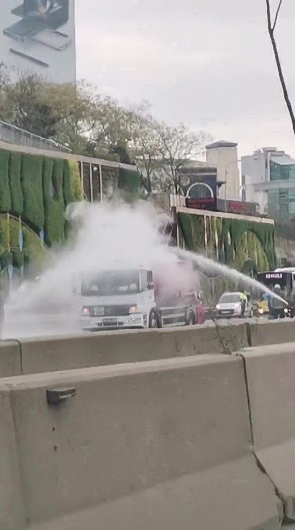 Maltepe’de, İBB’nin atık yağ taşıma tankerinde korkutan yangın