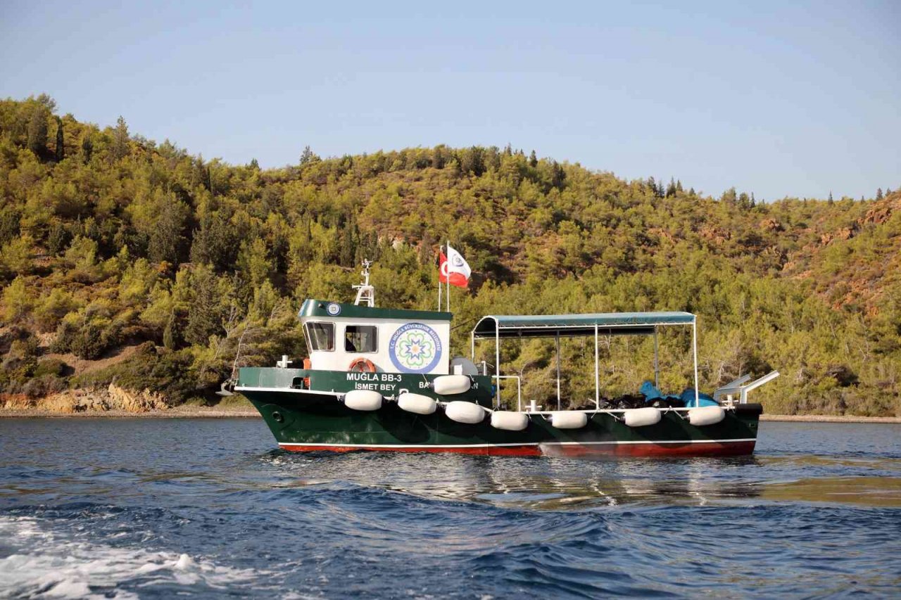 Gökova Körfezinde 19 ton çöp toplandı