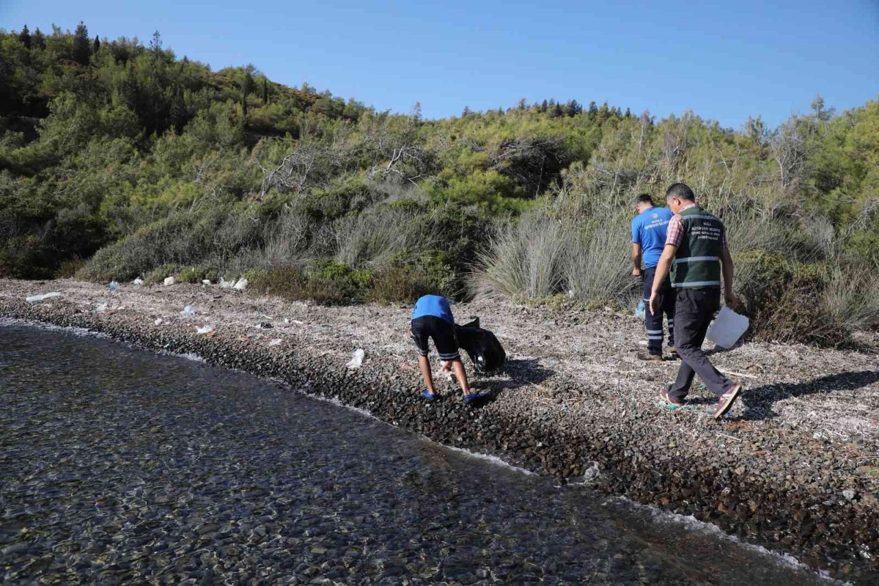 Gökova Körfezinde 19 ton çöp toplandı
