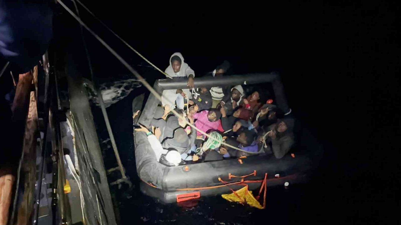 Marmaris’te 72 düzensiz göçmen kurtarıldı