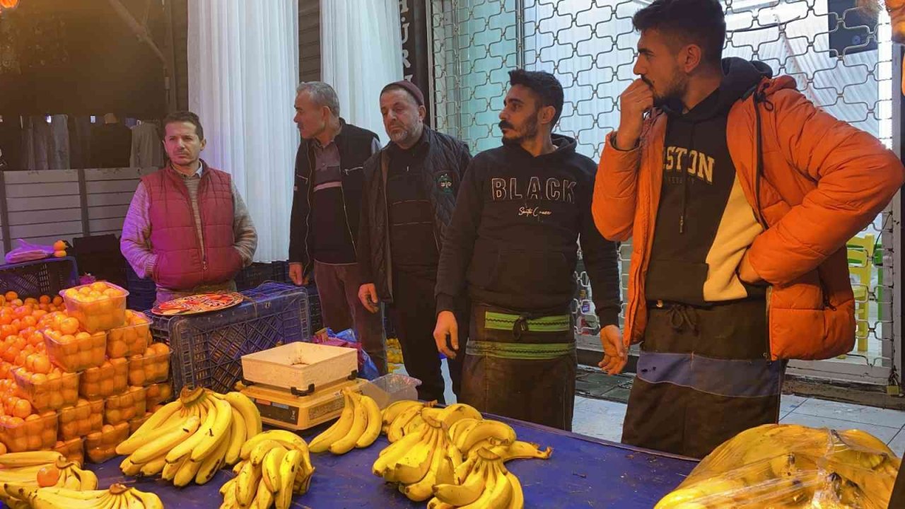 Perdeci ile pazarcının ’kasa’ koyma kavgasında kan aktı