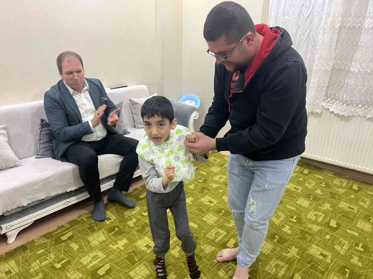 Esenyurt’ta engelli çocuk, puseti çok yer kapladığı için dolmuşa alınmadı