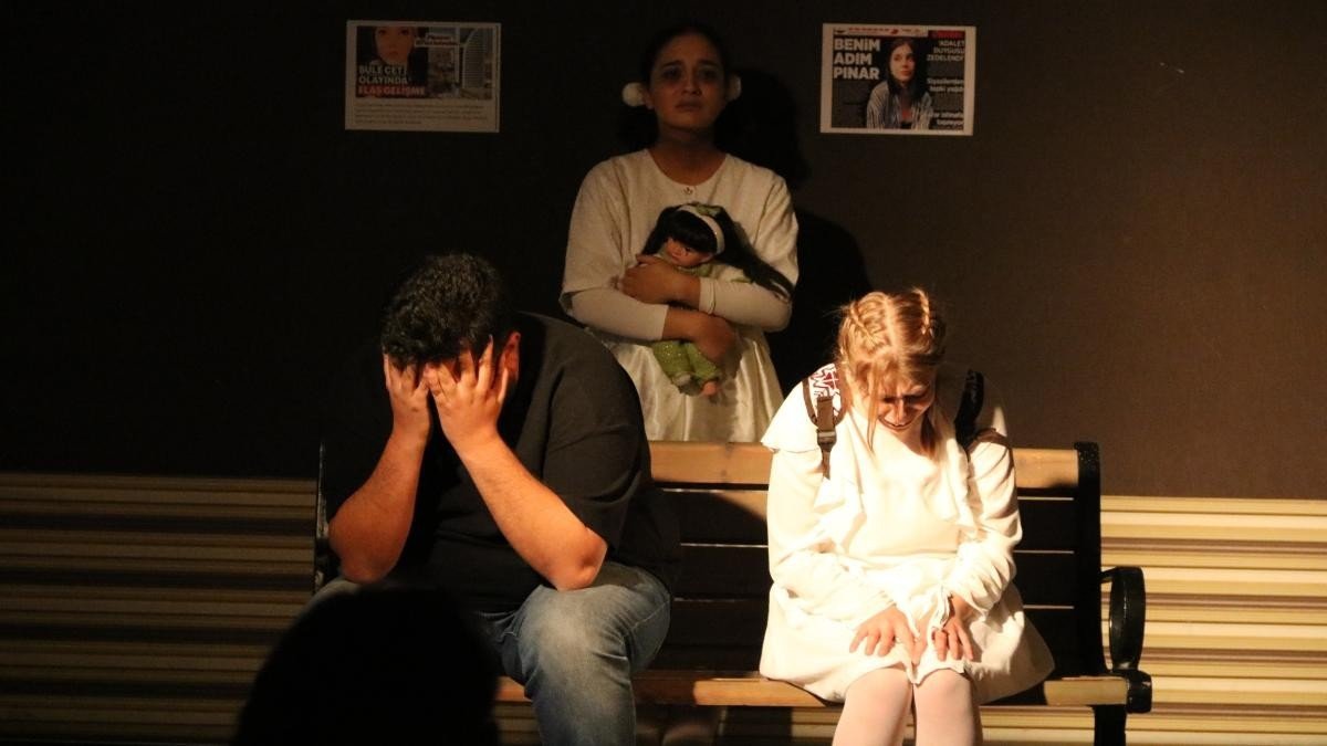 “Ayıplar Müzesi” tiyatro oyununa ilgi