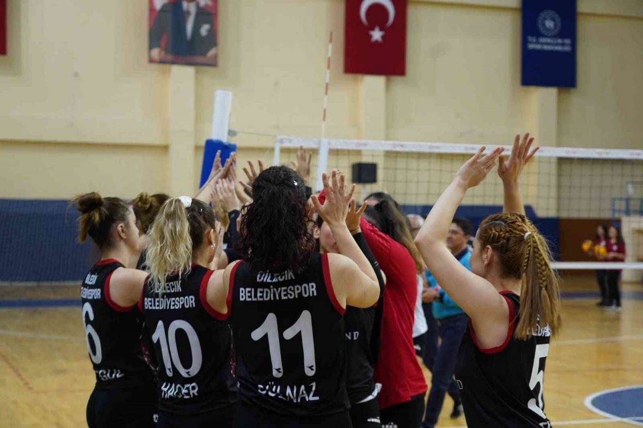Bilecik Belediye Spor Kadın Voleybol Takımı :3 Ada Spor:0
