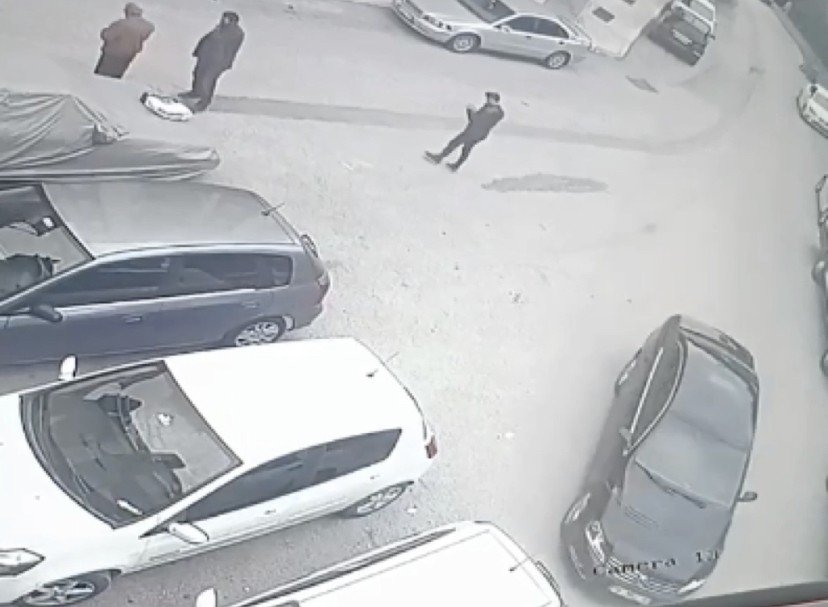 Bursa’da virajı alamayan sürücü, park halindeki otomobile böyle çarptı