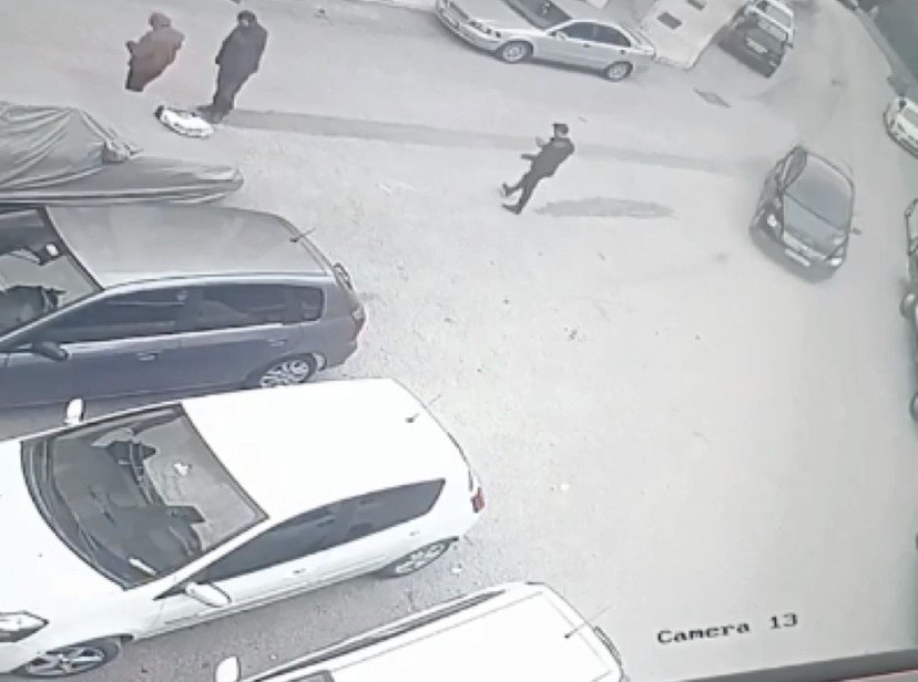 Bursa’da virajı alamayan sürücü, park halindeki otomobile böyle çarptı