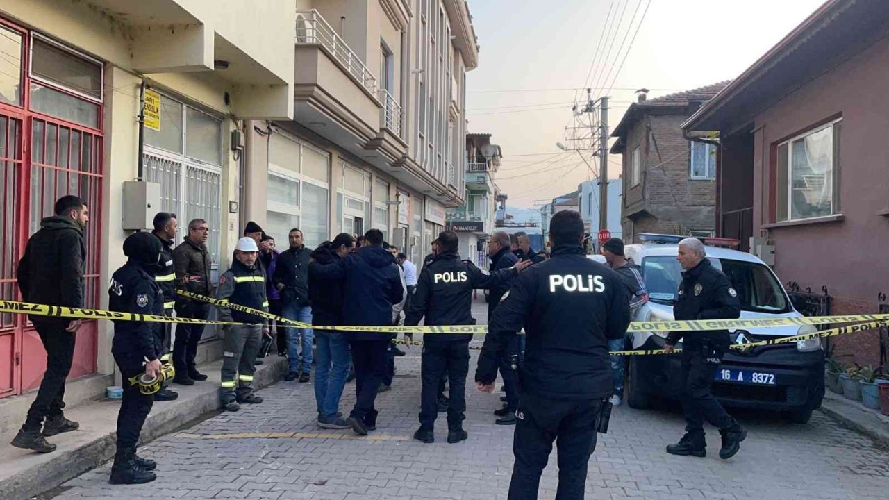 Bursa’da hareketli saatler...Çökme tehlikesi olan 4 katlı bina boşaltıldı