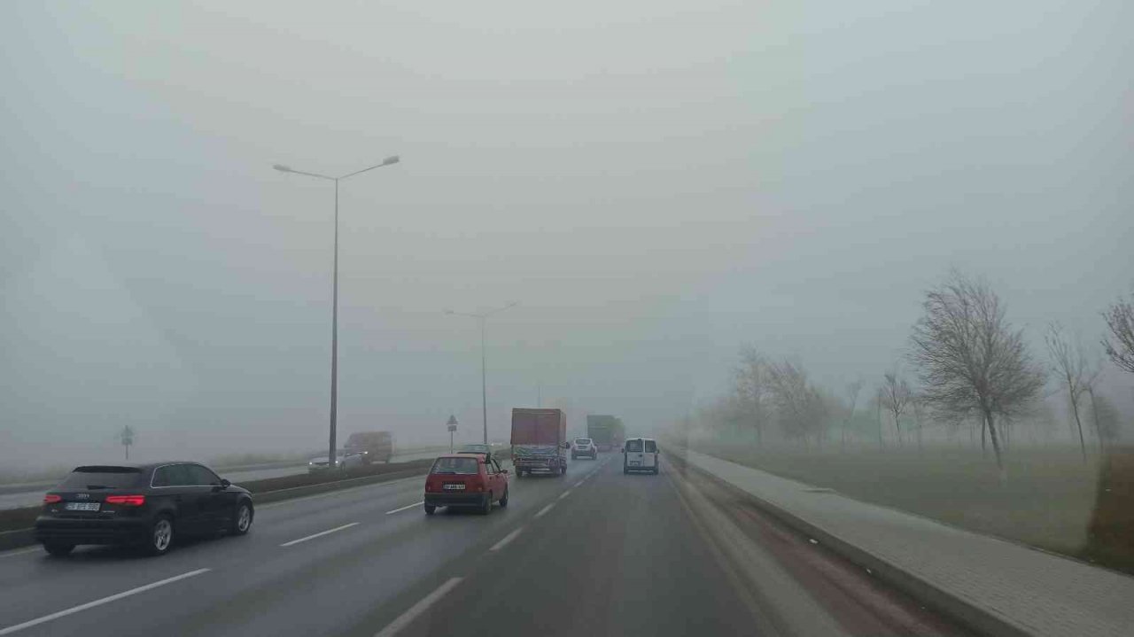 D200’de görüş 5 metreye kadar düştü, sürücüler zor anlar yaşadı