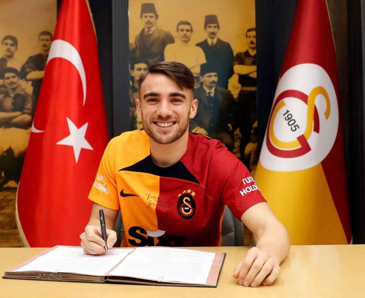 Yunus Akgün, 4 yıl daha Galatasaray’da