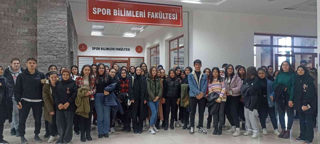 Lise öğrencilerinden NEVÜ’ye teknik gezi