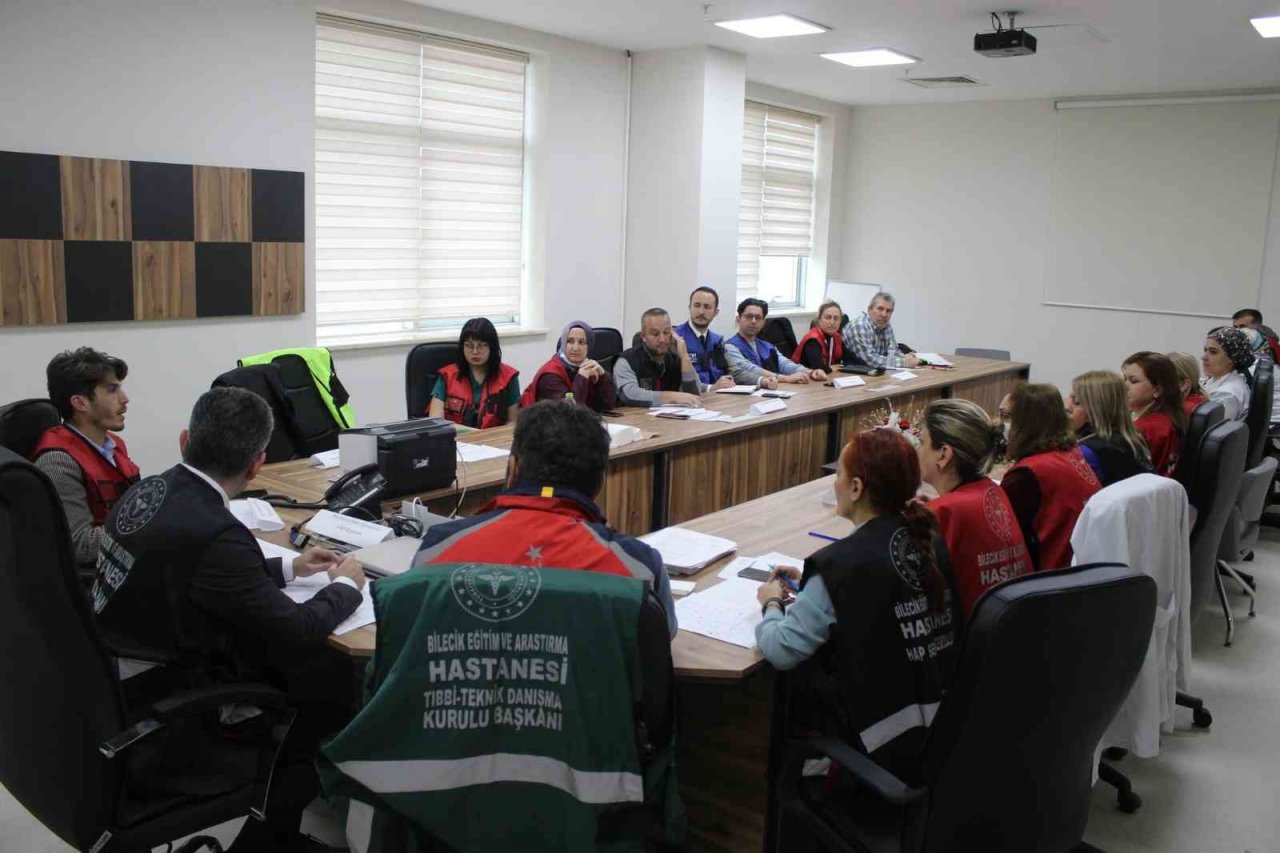 Hastane afet planları masa başı tatbikatı yapıldı