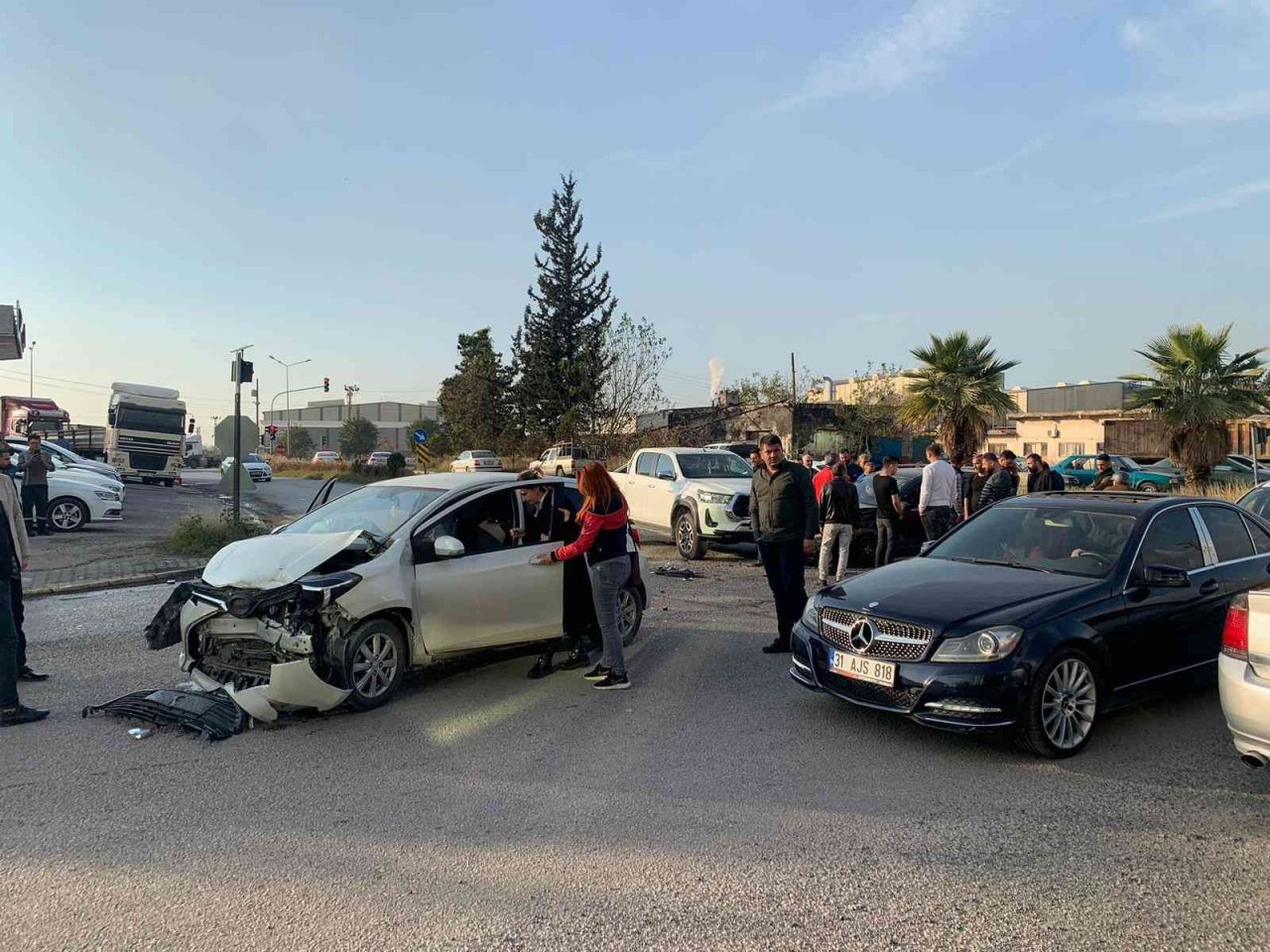 Hatay’da 3 aracın karıştığı kaza kameraya yansıdı: 1 yaralı