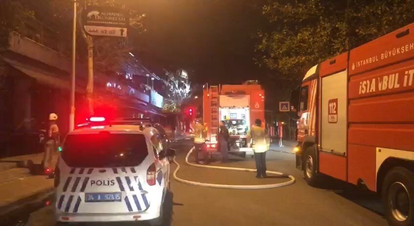 Kadıköy’de korkutan iş yeri yangını