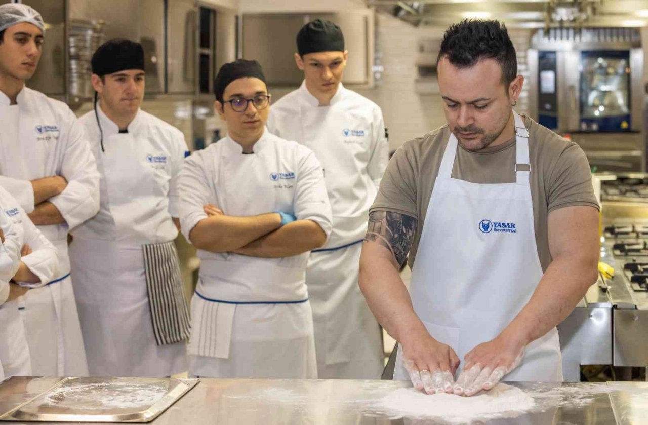 Gastronomi öğrencileri İtalyan şef ile pizza yaptı