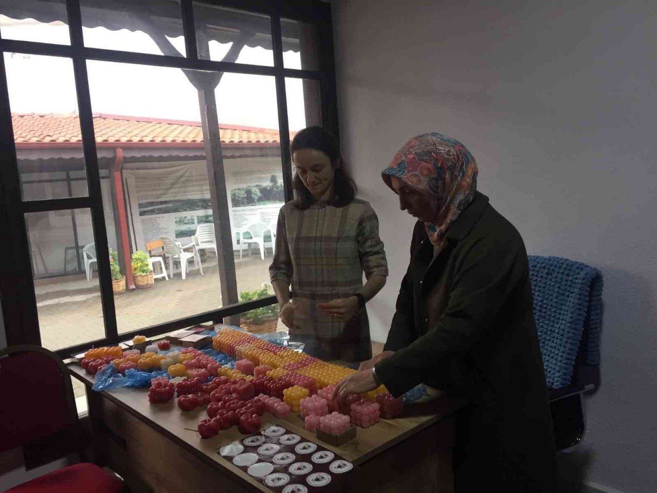 Ürettikleri mumları Almanya, Fransa ve Hollanda’ya ihraç etmeye başladılar