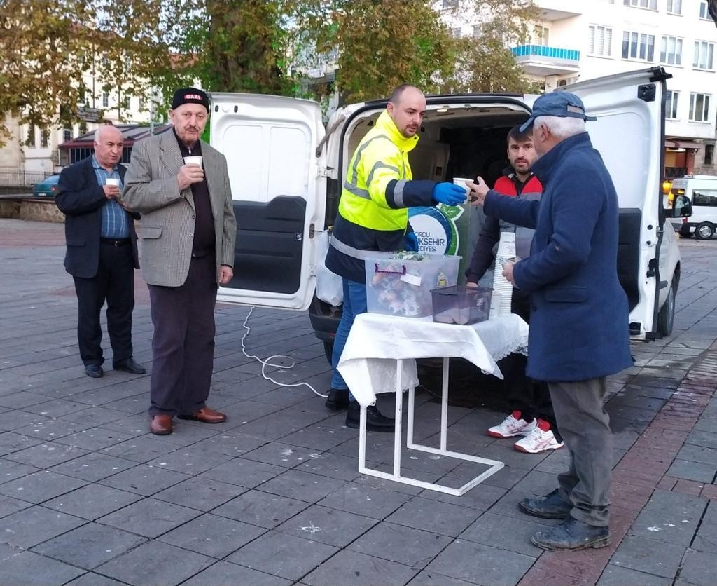 Ordu’da esnaf ve vatandaşa sıcak çorba ikramı