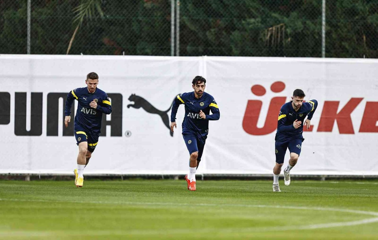 Fenerbahçe, Antalya’daki ilk çalışmasını yaptı