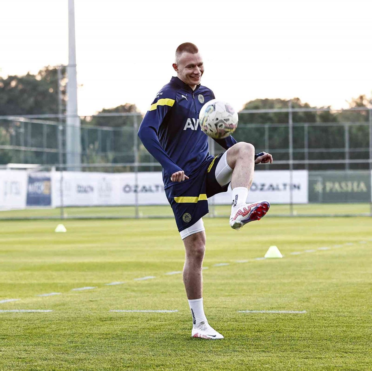 Fenerbahçe, Antalya’daki ilk çalışmasını yaptı