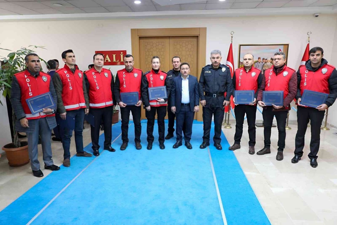 Vali Çiçek’ten Güven Timlerine başarı belgesi