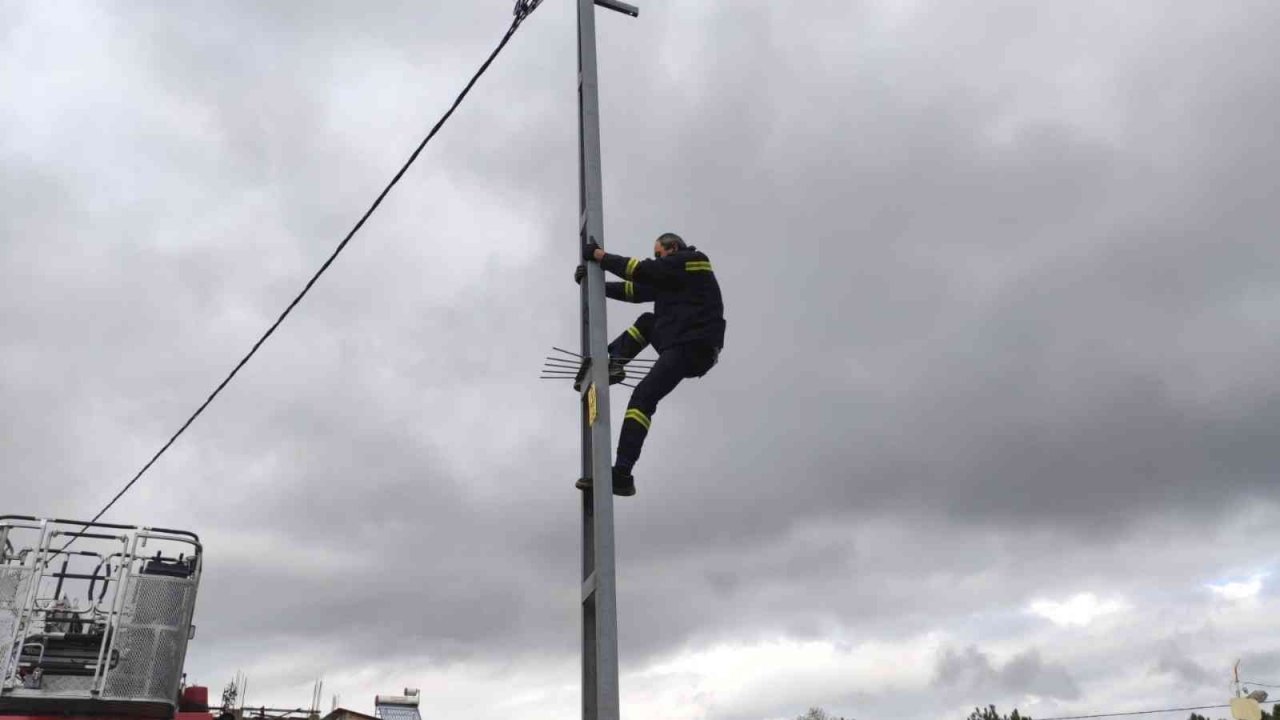 Sultangazi’de öz oğlu tarafından yakılmak istenen kadının evi kundaklandı