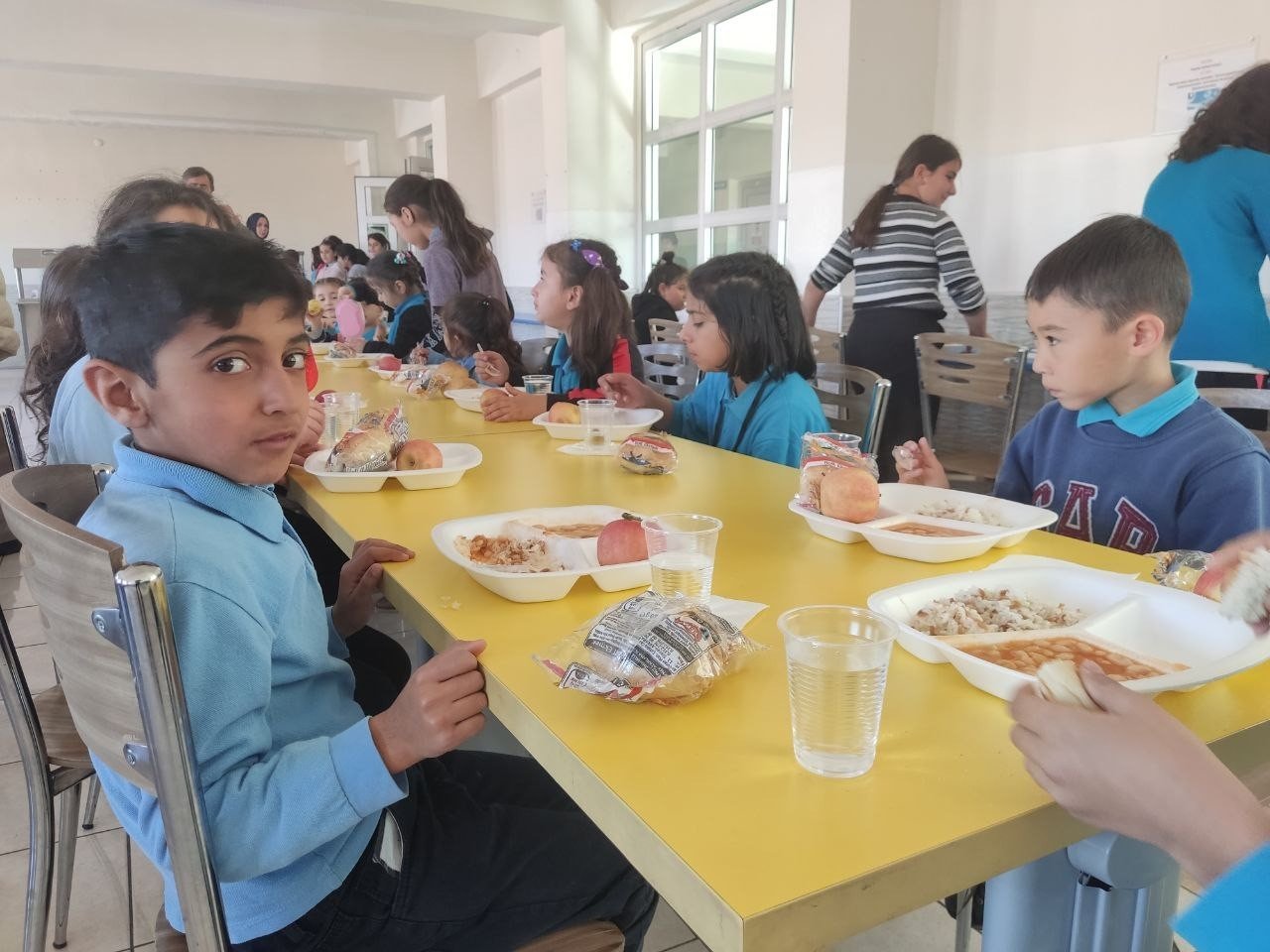 Öğrenciler, Milli Eğitim Bakanlığının ücretsiz yemek hizmetinden memnun