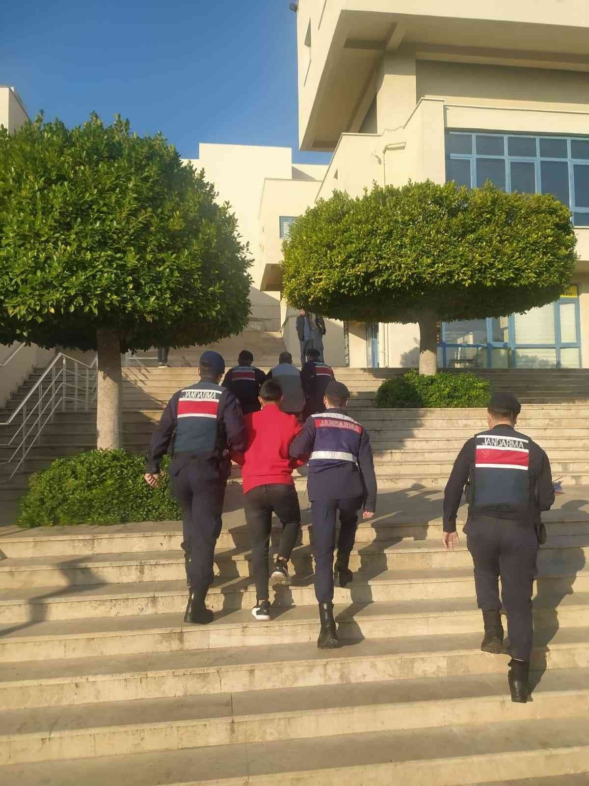 Jandarma göçmen kaçakçılığı yapan suç örgütünü çökertti