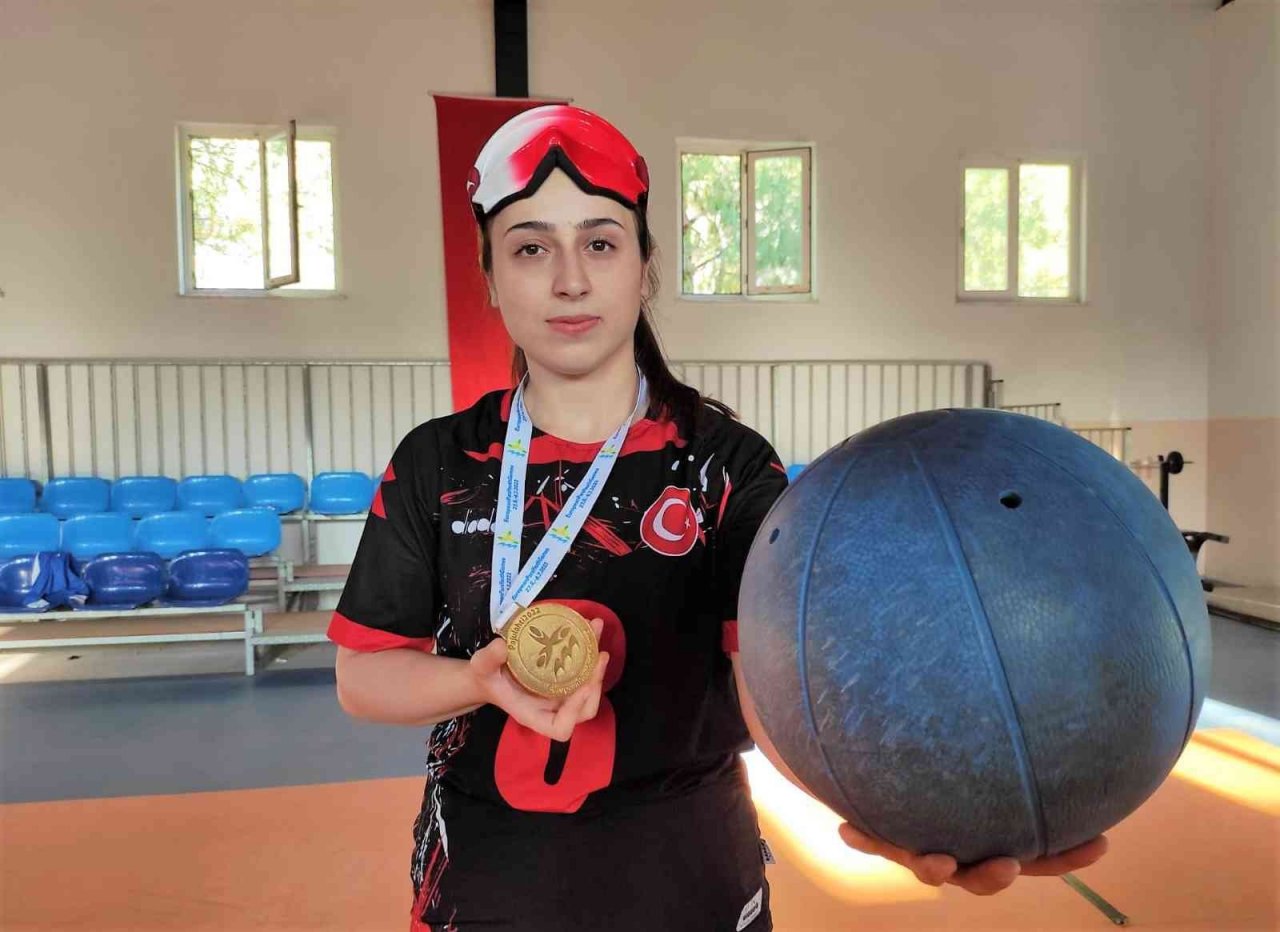Milli goalball sporcusu Berfin, Dünya Şampiyonası için Portekiz’e uçtu