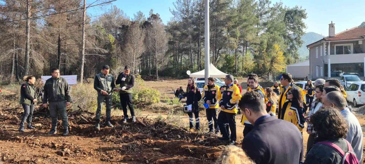 Marmaris’te sağlık çalışanları bin 120 fidanı toprakla buluşturdu