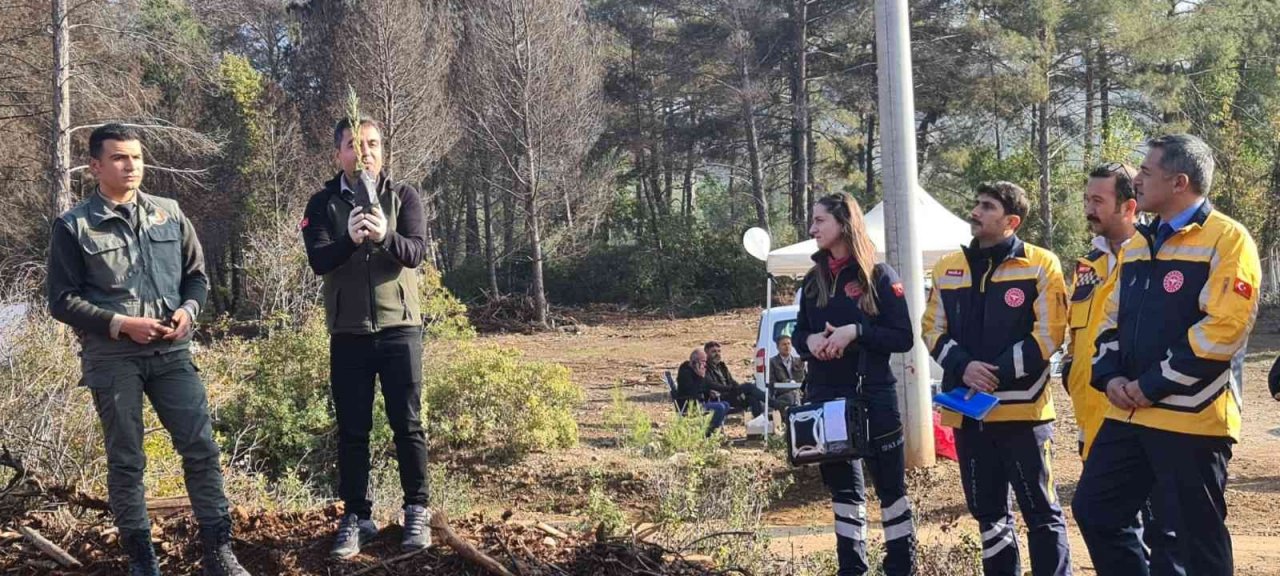 Marmaris’te sağlık çalışanları bin 120 fidanı toprakla buluşturdu