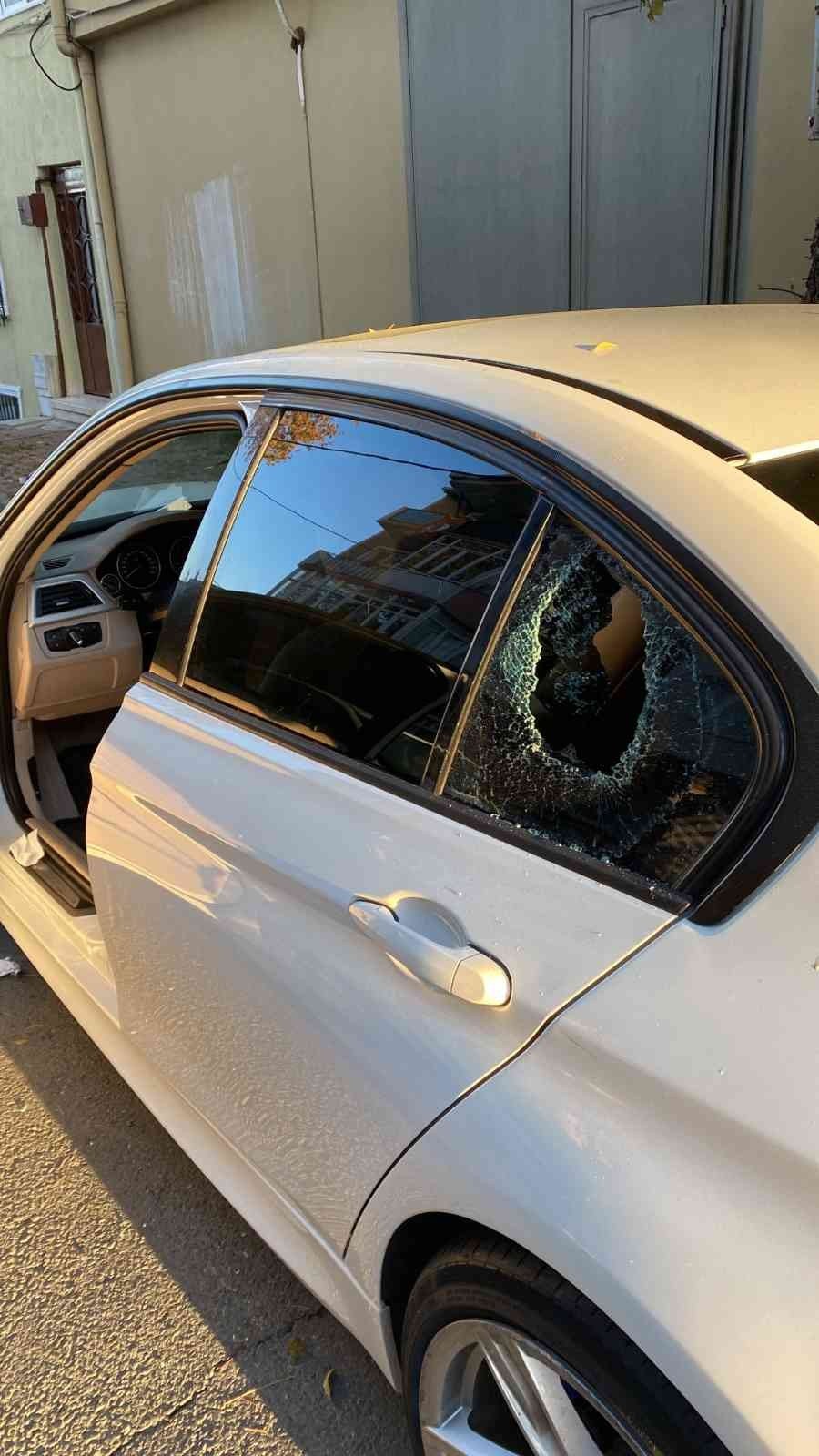 İstanbul’da lüks otomobillerden konsol ve gösterge hırsızlığı kamerada